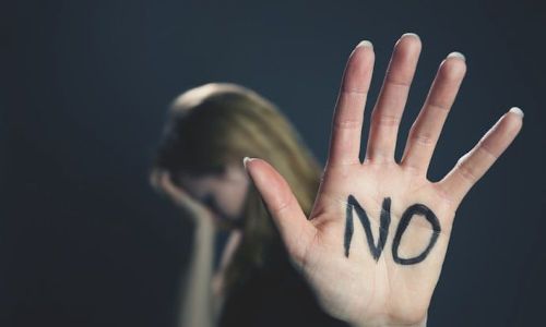 "ΣΠΑΜΕ ΤΗ ΣΙΩΠΗ ΚΑΙ ΚΕΡΔΙΖΟΥΜΕ ΠΙΣΩ ΤΙΣ ΖΩΕΣ ΜΑΣ"